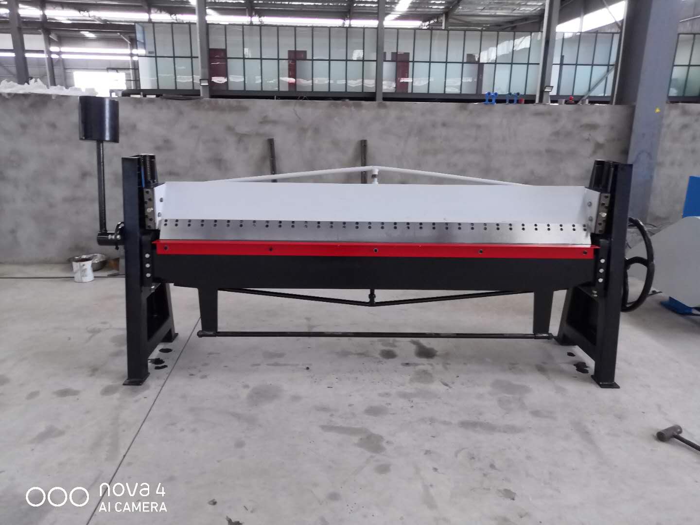 HAND FOLDING MACHINE – 2.5 MTR