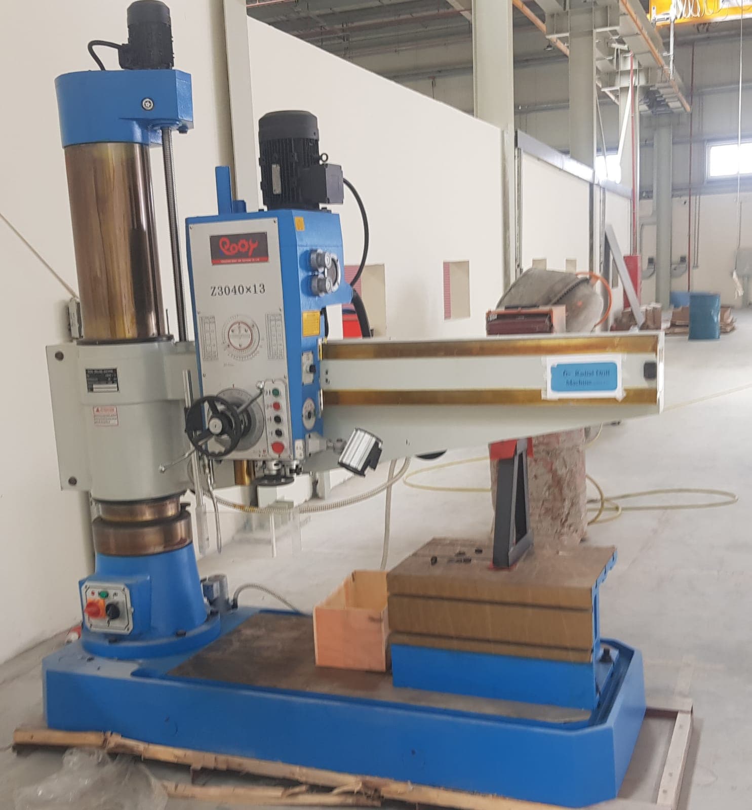 RADIAL DRILL MACHINE
